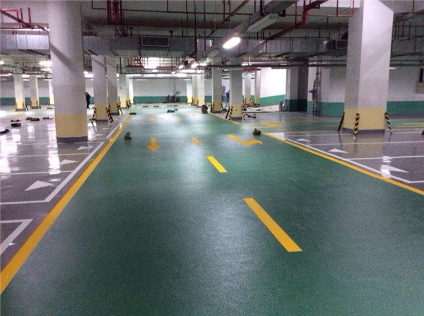 天冷了，也會干擾到停車場環氧地坪施工的進程